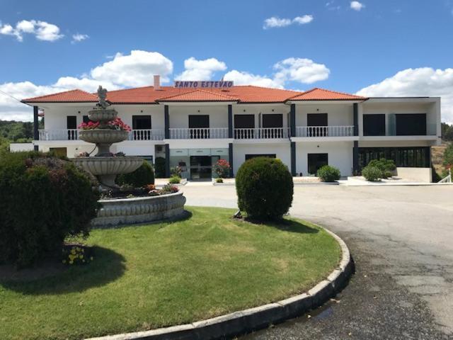 Restaurante Residencial Pizzaria S. Estevao Aguiar da Beira Exterior photo